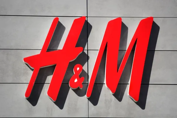 H&M to create digital doppelgangers for models, raising ethical concerns in fashion industry